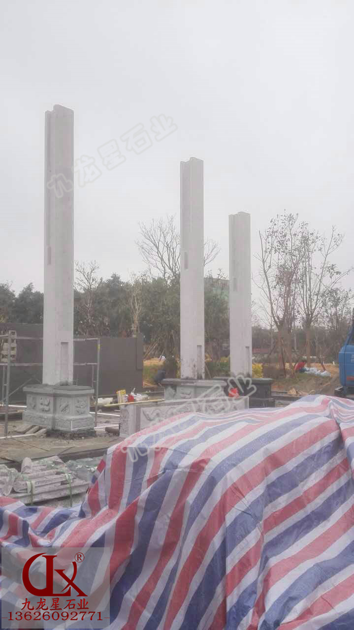 農村村門口牌坊 新農村牌坊的安裝過程