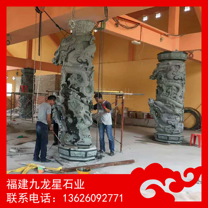 石雕龍柱