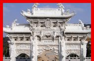 龍泉寺景區(qū)漢白玉石雕牌坊